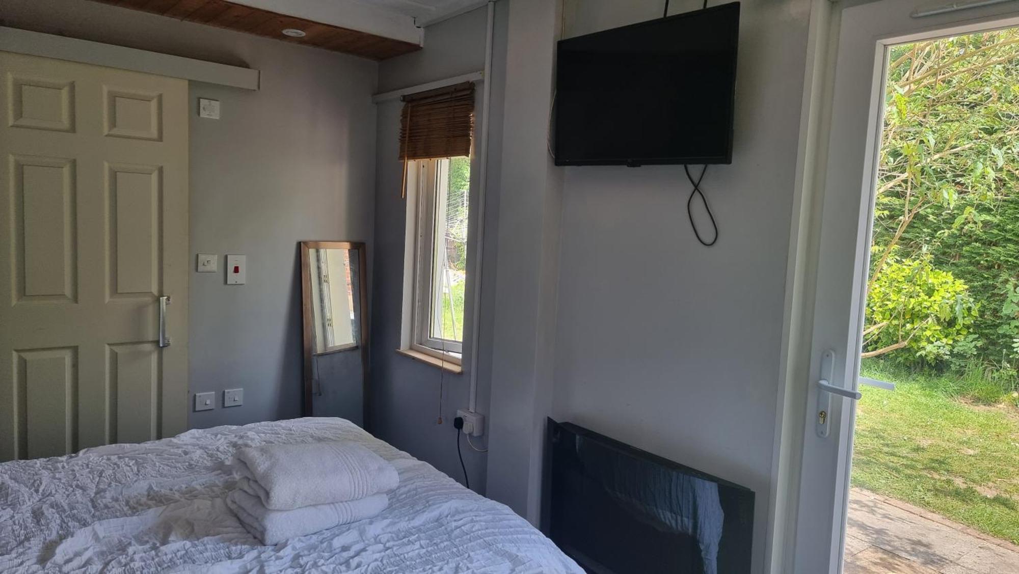 Bed and Breakfast Glebe House, Private Entrance, Free Parking On Drive, Self Check In, Netflix Ашфорд Екстер'єр фото